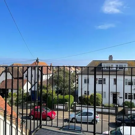 Lovely Bijou Loft Apt, One Road Back From The Sea Worthing Exterior photo