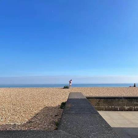 Lovely Bijou Loft Apt, One Road Back From The Sea Worthing Exterior photo