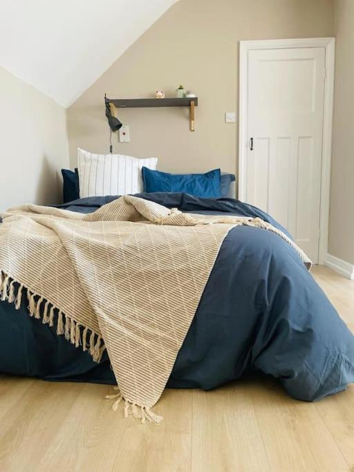 Апартаменты Lovely Bijou Loft Apt, One Road Back From The Sea *
