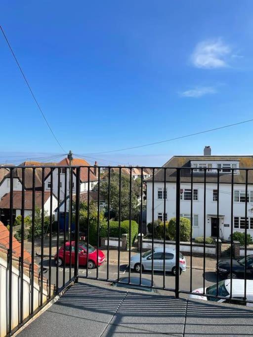 Lovely Bijou Loft Apt, One Road Back From The Sea